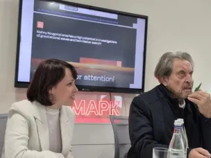 Дмитрий Старостин и Эррол Маск возложили цветы к Вечному огню в Нижегородском кремле